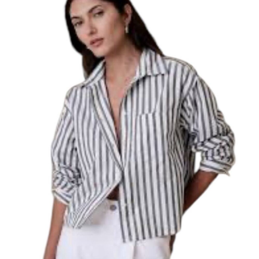 Banana Republic Gray and White Cropped Button Up Blouse Size Medium